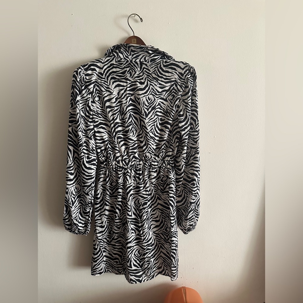 FASHION NOVA Zebra Collared Mini Dress SIZE MEDIUM Animal Short Mini Button Long - Picture 5 of 7